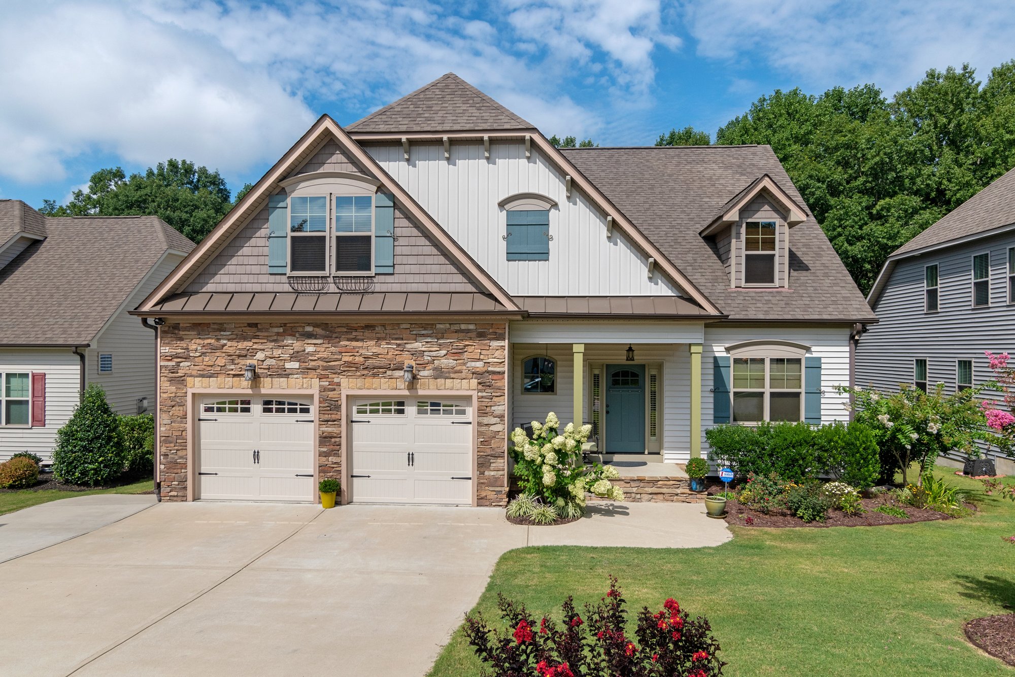 Clean and tidy curb appeal of a home | Spyglass Realty